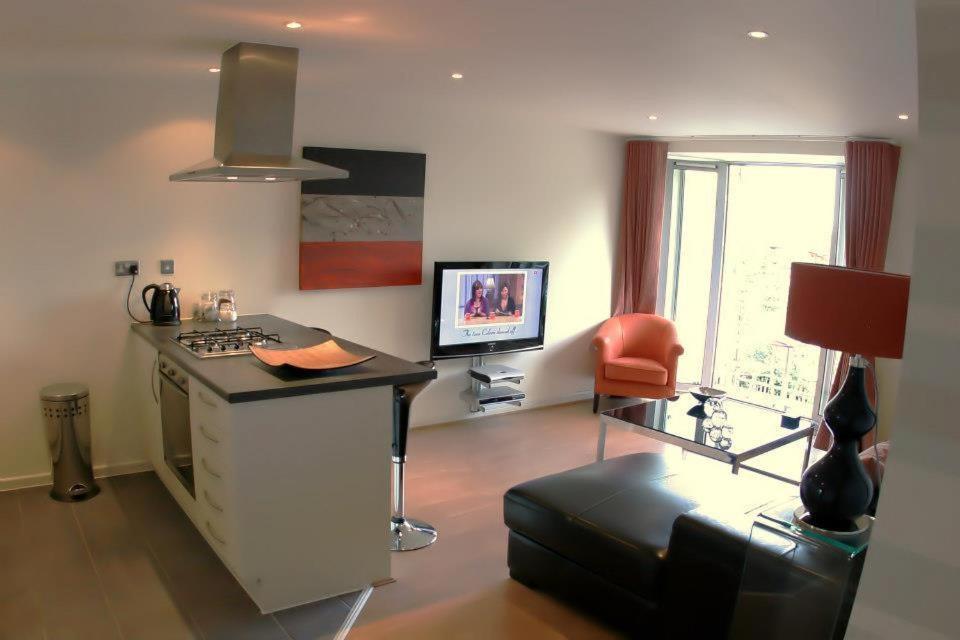 Chelmsford Serviced Apartments エクステリア 写真